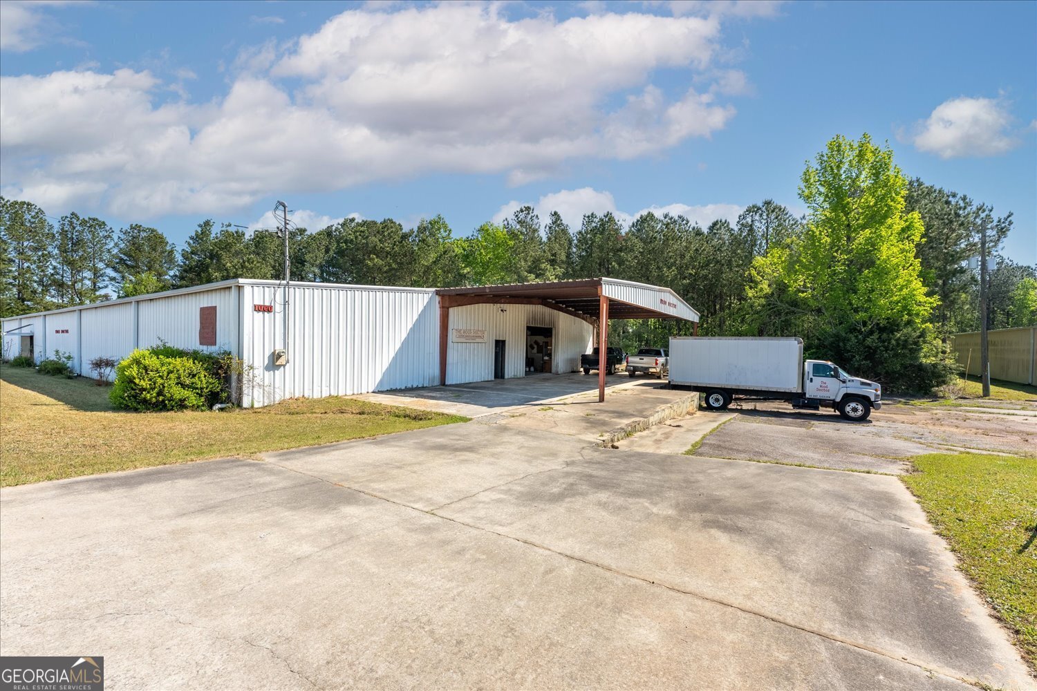 1060 Industrial Boulevard Property Photo 1