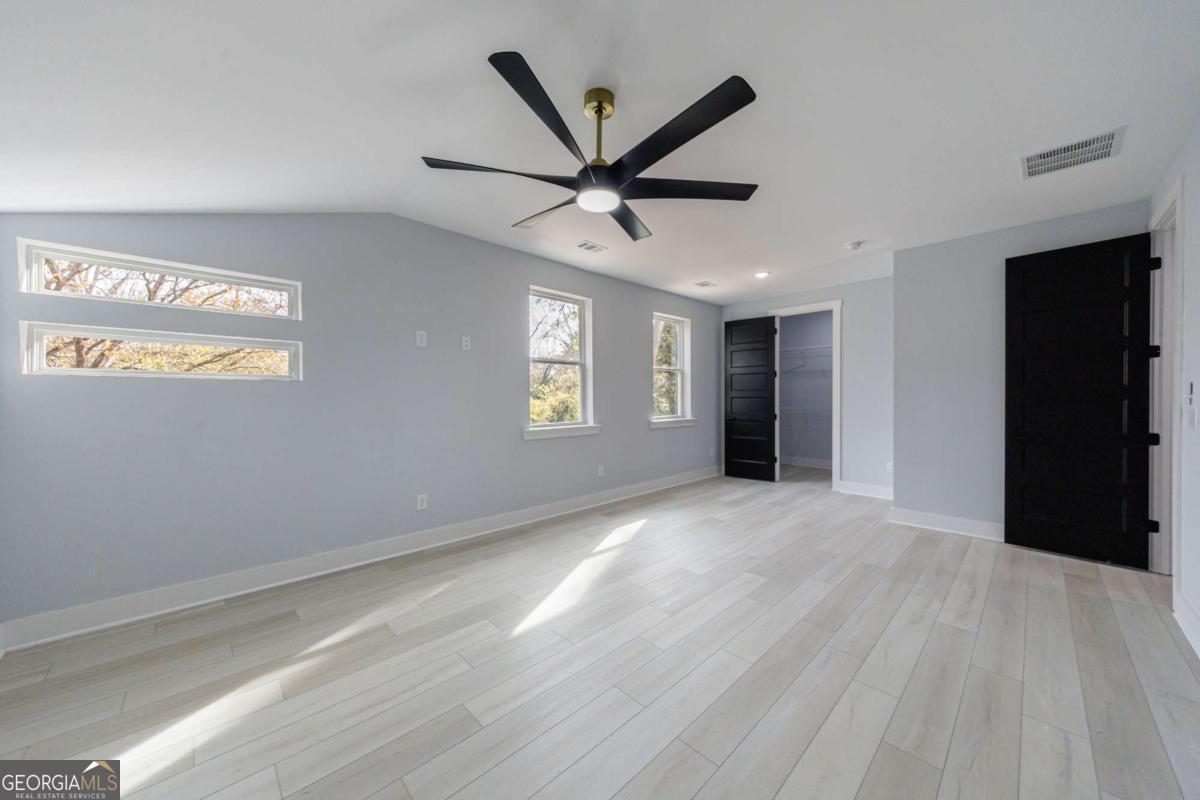 676 S Grand Avenue Nw Property Photo 18