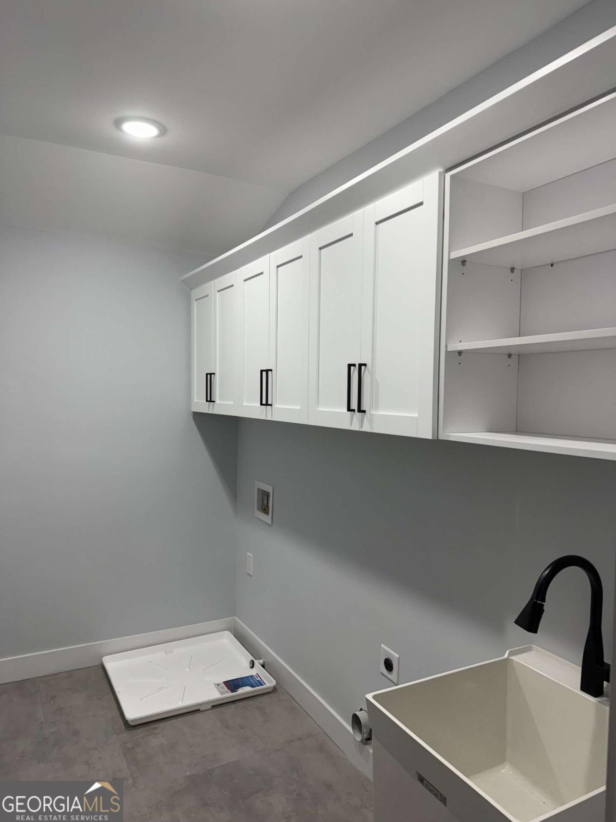 676 S Grand Avenue Nw Property Photo 23