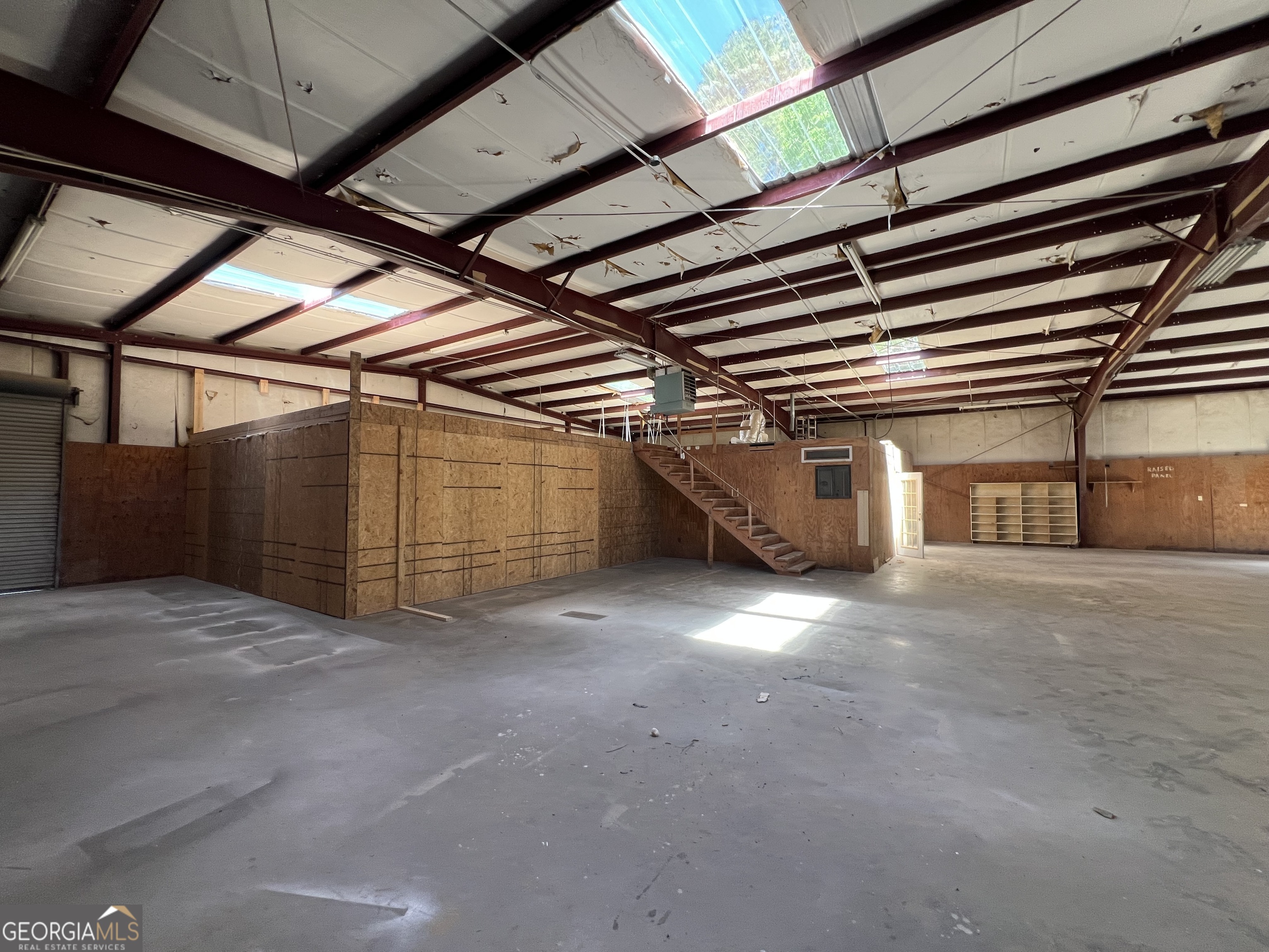 14 Commerce Court Se Property Photo 3