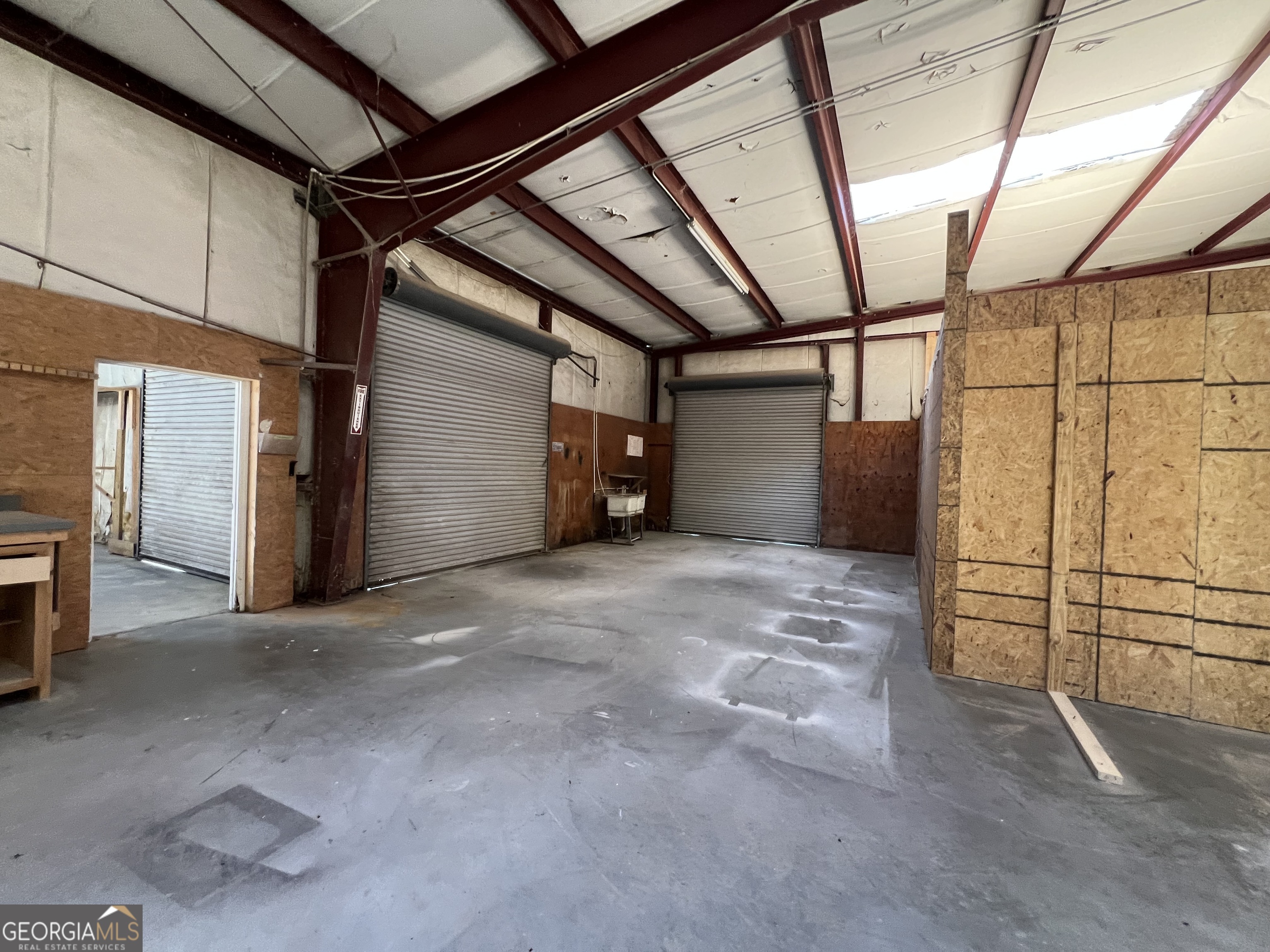14 Commerce Court Se Property Photo 4