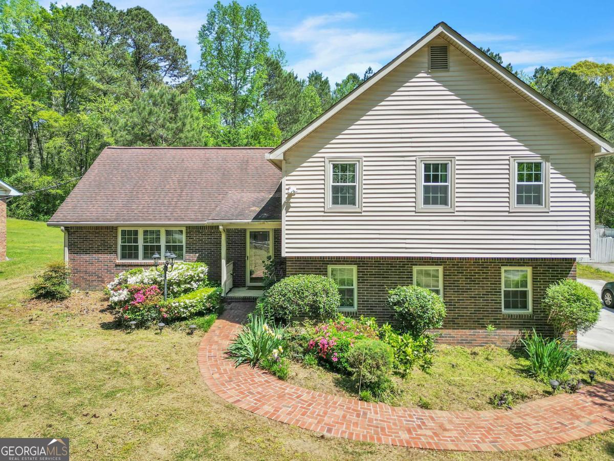 9082 Chestnut Lake Drive Property Photo 1