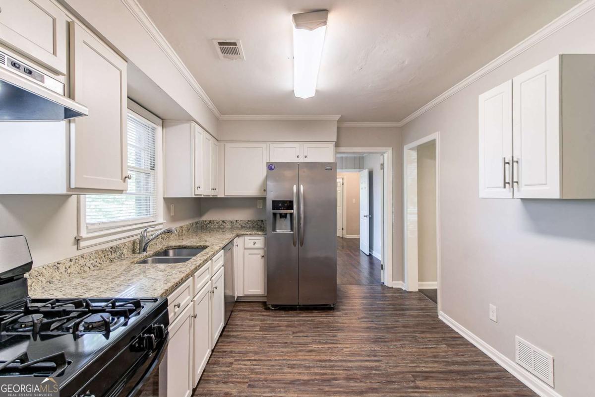 2345 Leith Avenue Property Photo 3