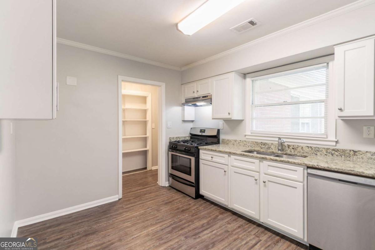 2345 Leith Avenue Property Photo 4