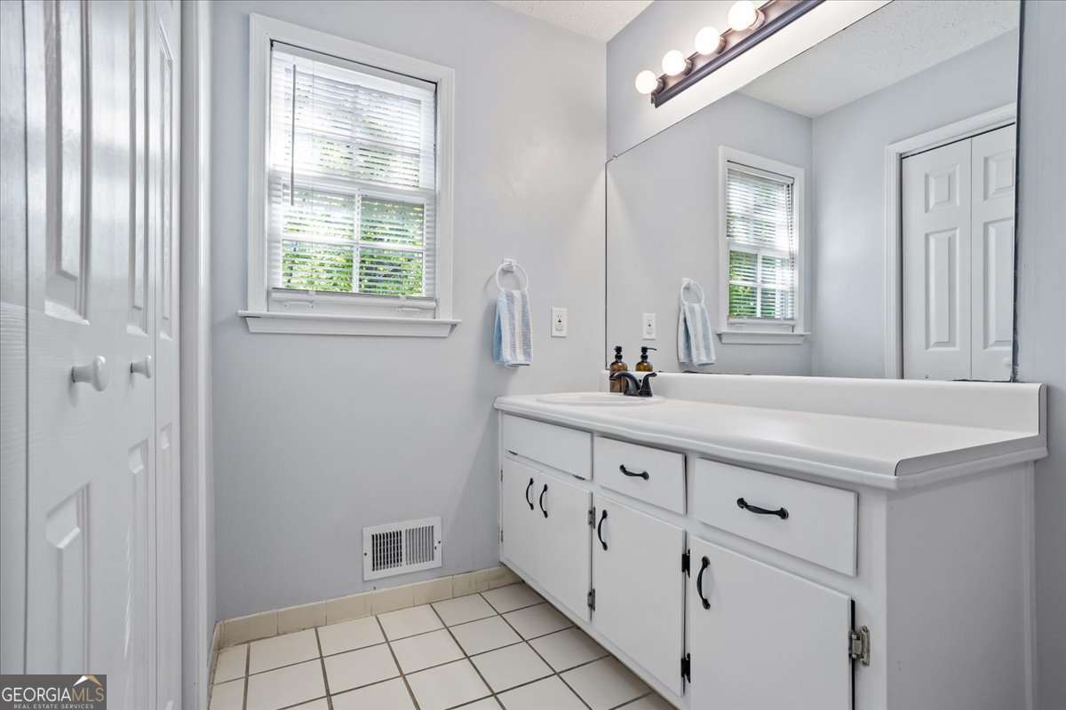 2849 Fenton Place Property Photo 14