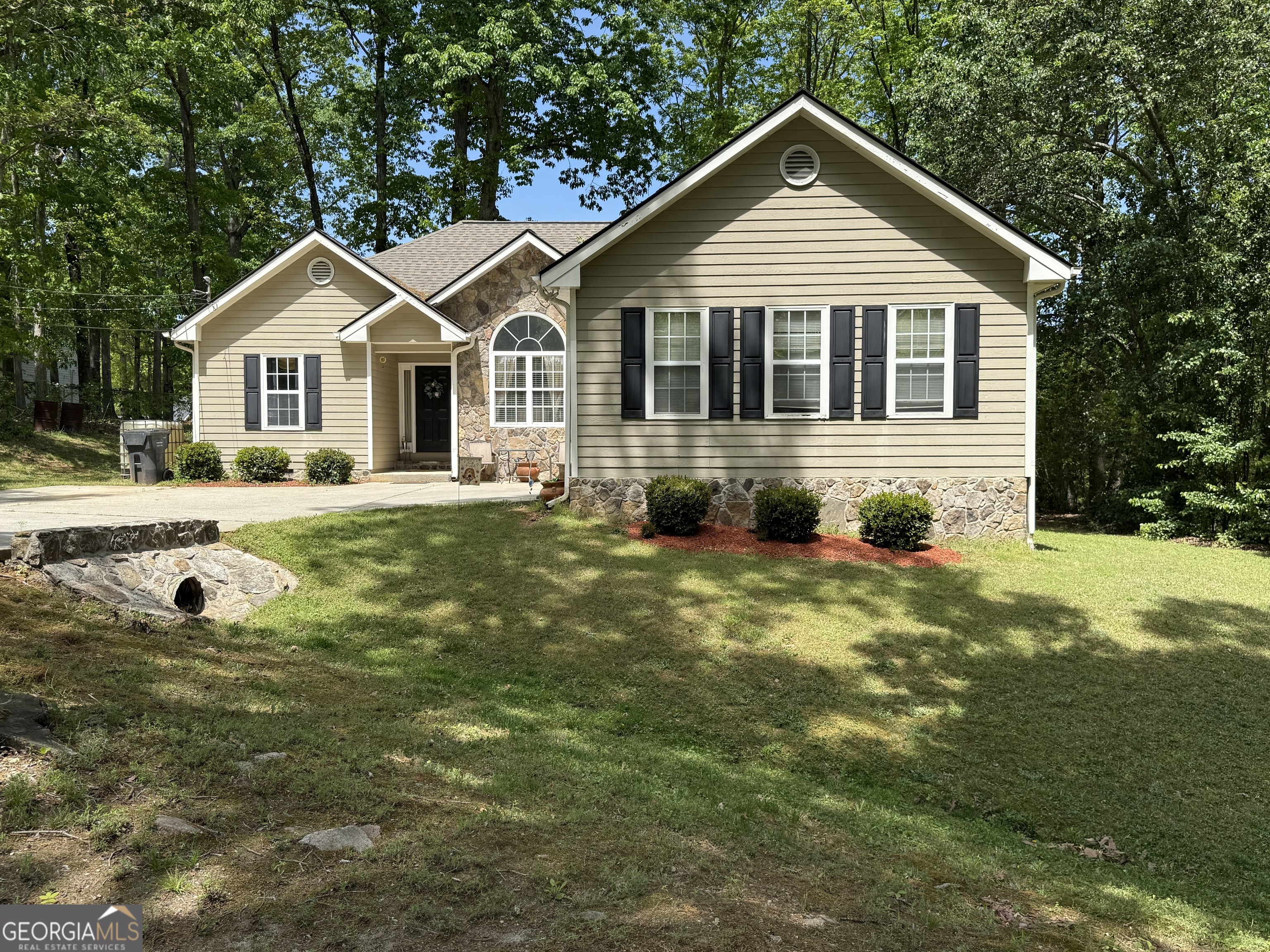 992 Cove Lake Court Property Photo 1