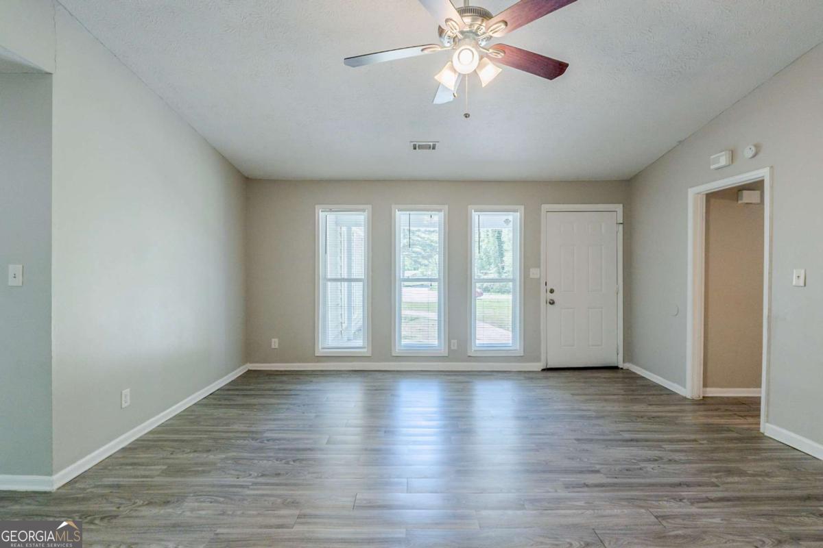 1665 Dunbarton Drive Property Photo 3