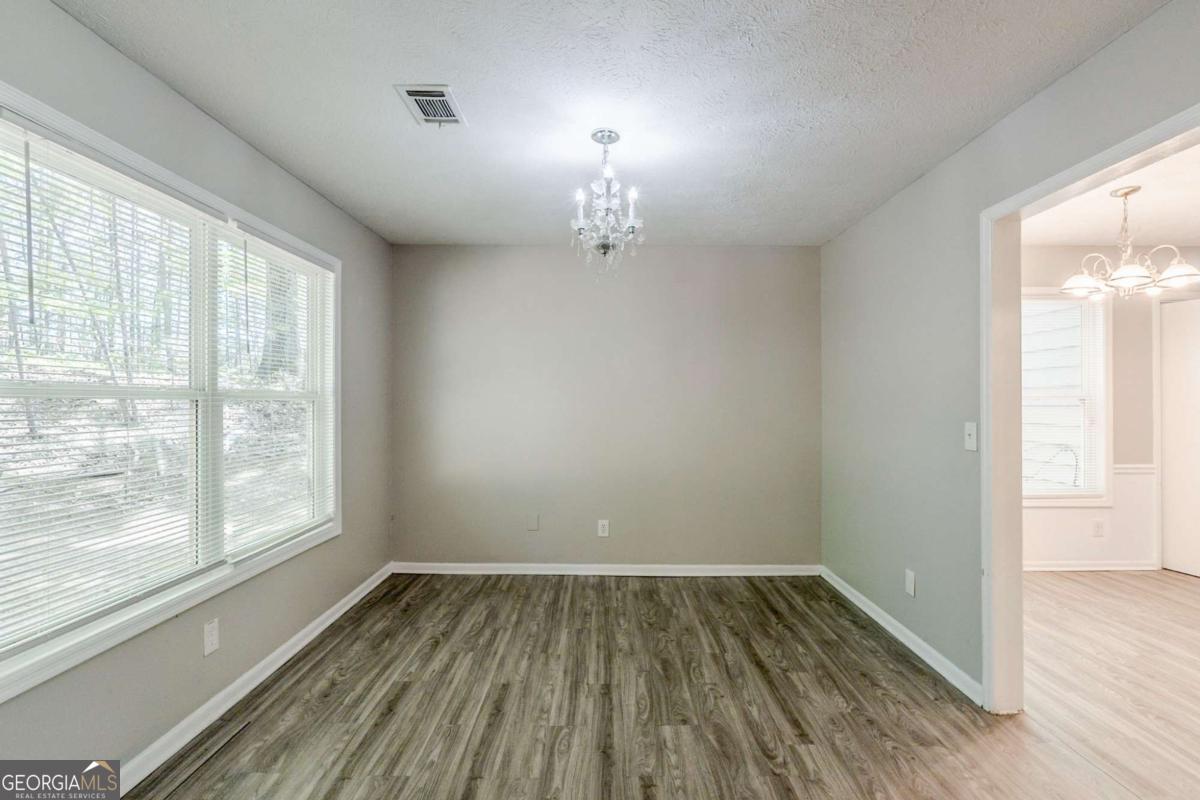 1665 Dunbarton Drive Property Photo 4