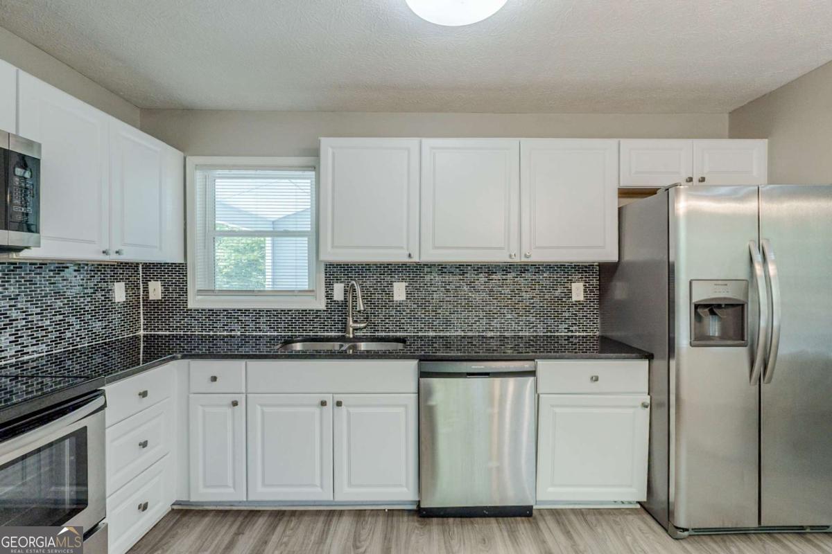 1665 Dunbarton Drive Property Photo 8