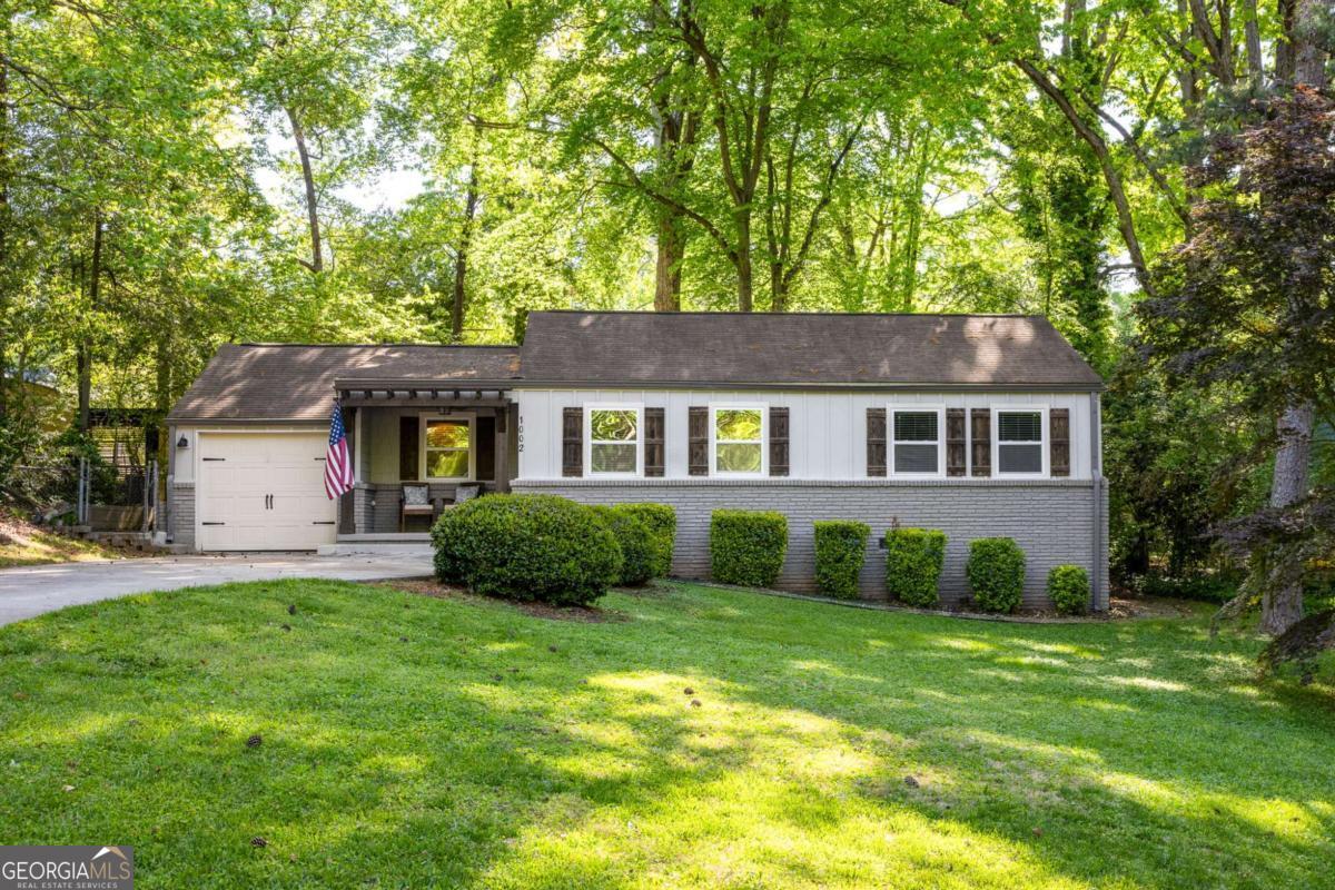 1002 Forrest Boulevard Property Photo 1