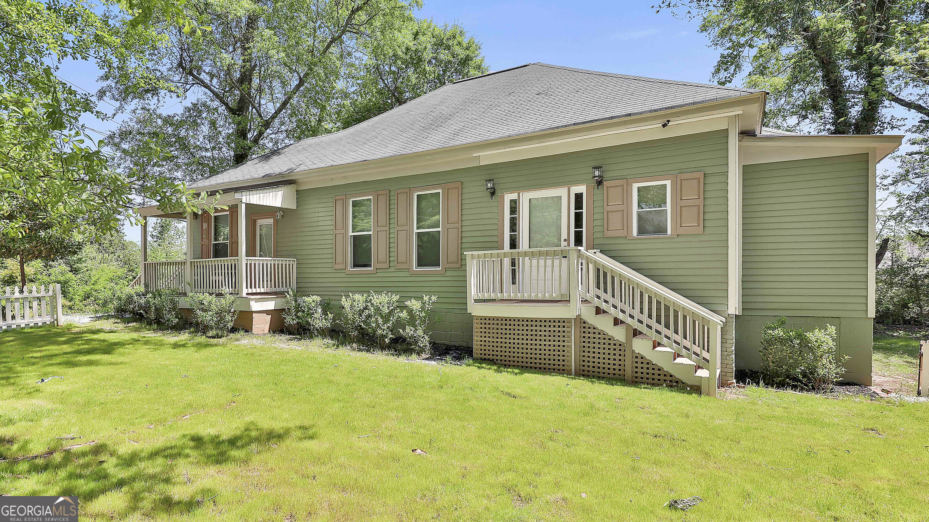 159 E Broad St Property Photo