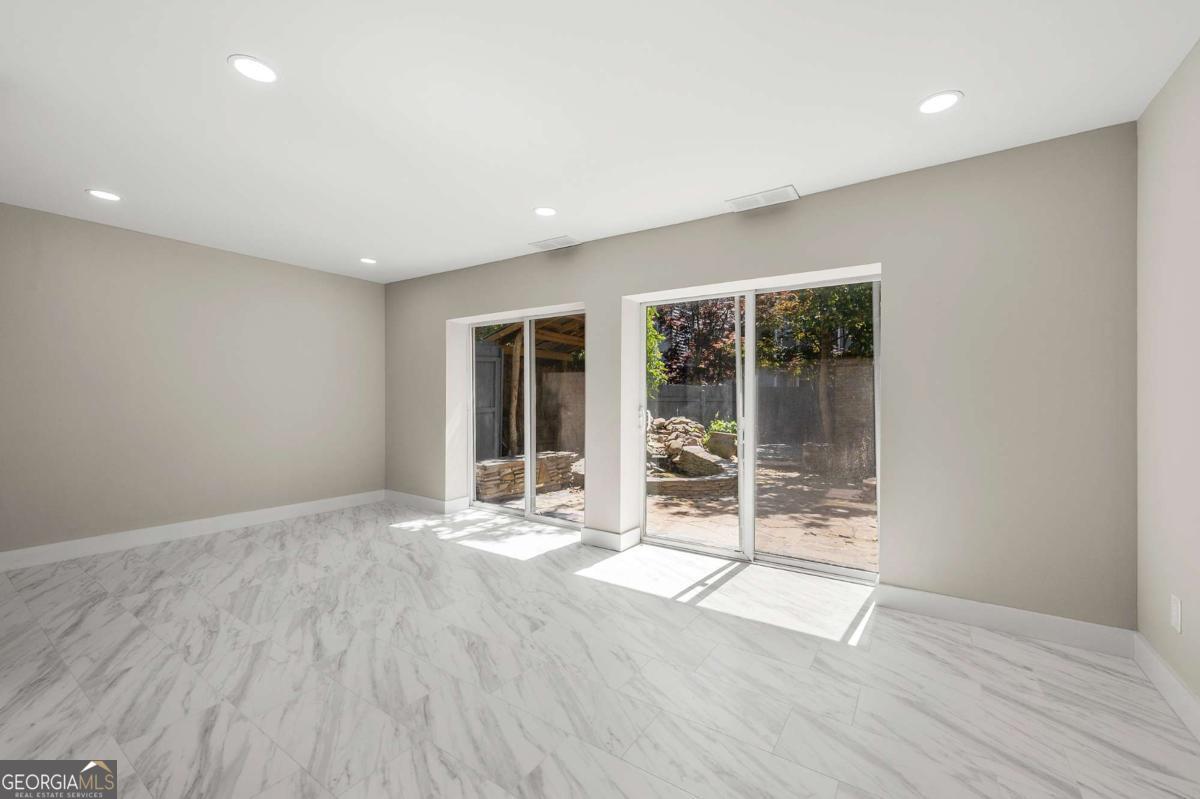 1009 Riverbend Club Drive Se Property Photo 13