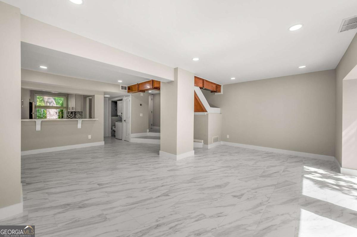 1009 Riverbend Club Drive Se Property Photo 14