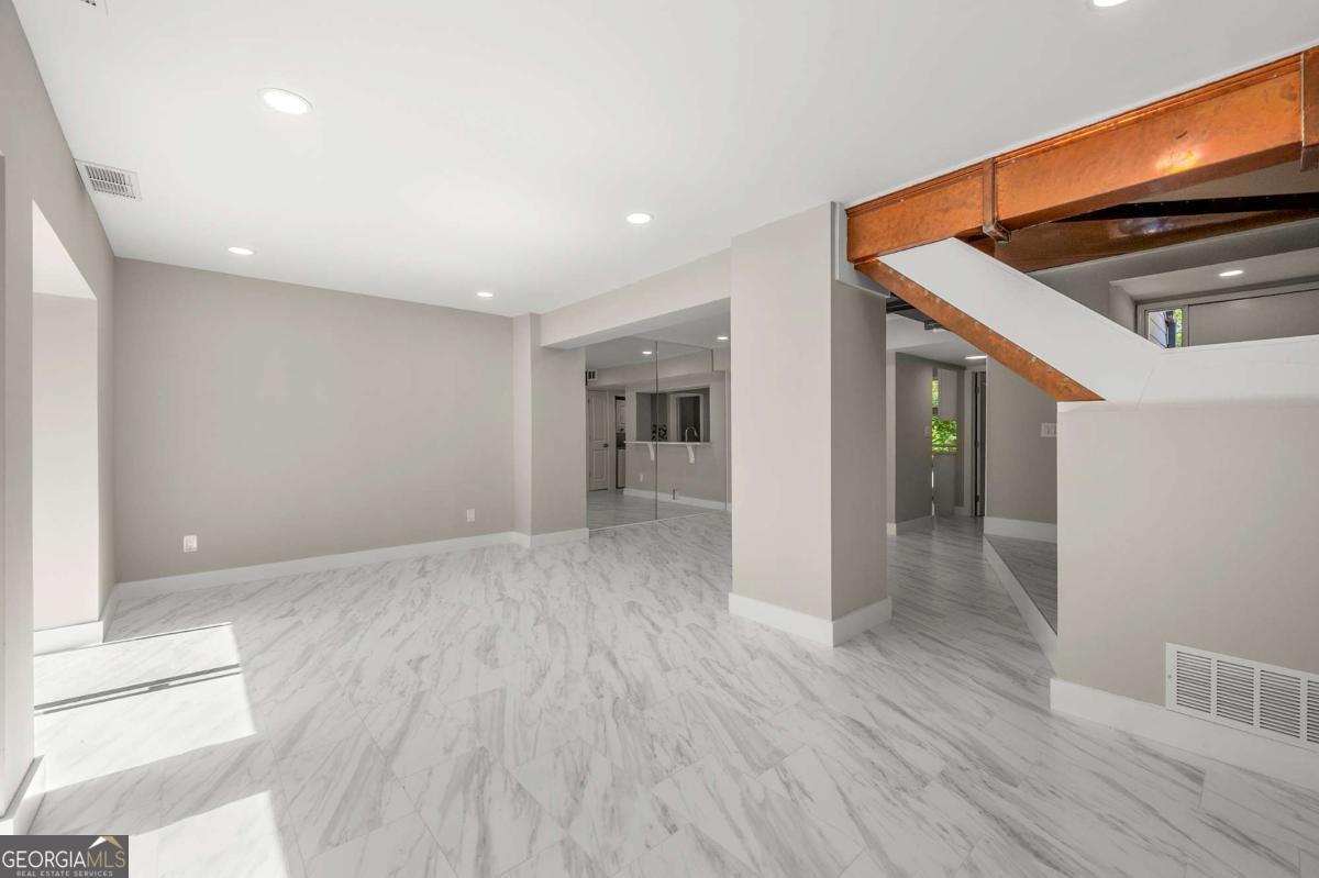 1009 Riverbend Club Drive Se Property Photo 15