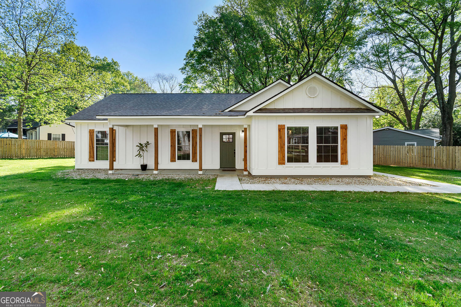 1921 Hazelwood Drive Se Property Photo 1
