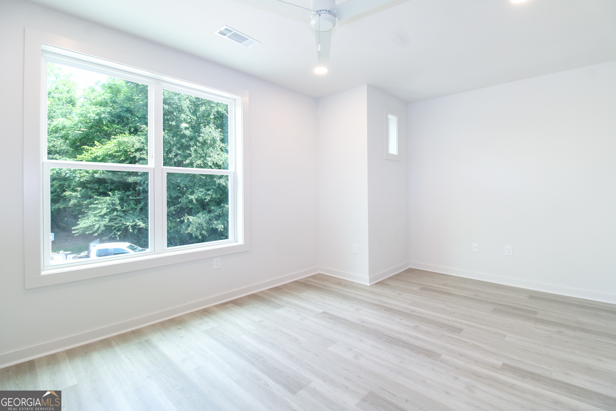 240 Martha Drive Property Photo 6