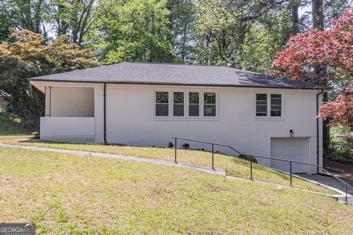 810 Parkway Drive Se Property Photo 1