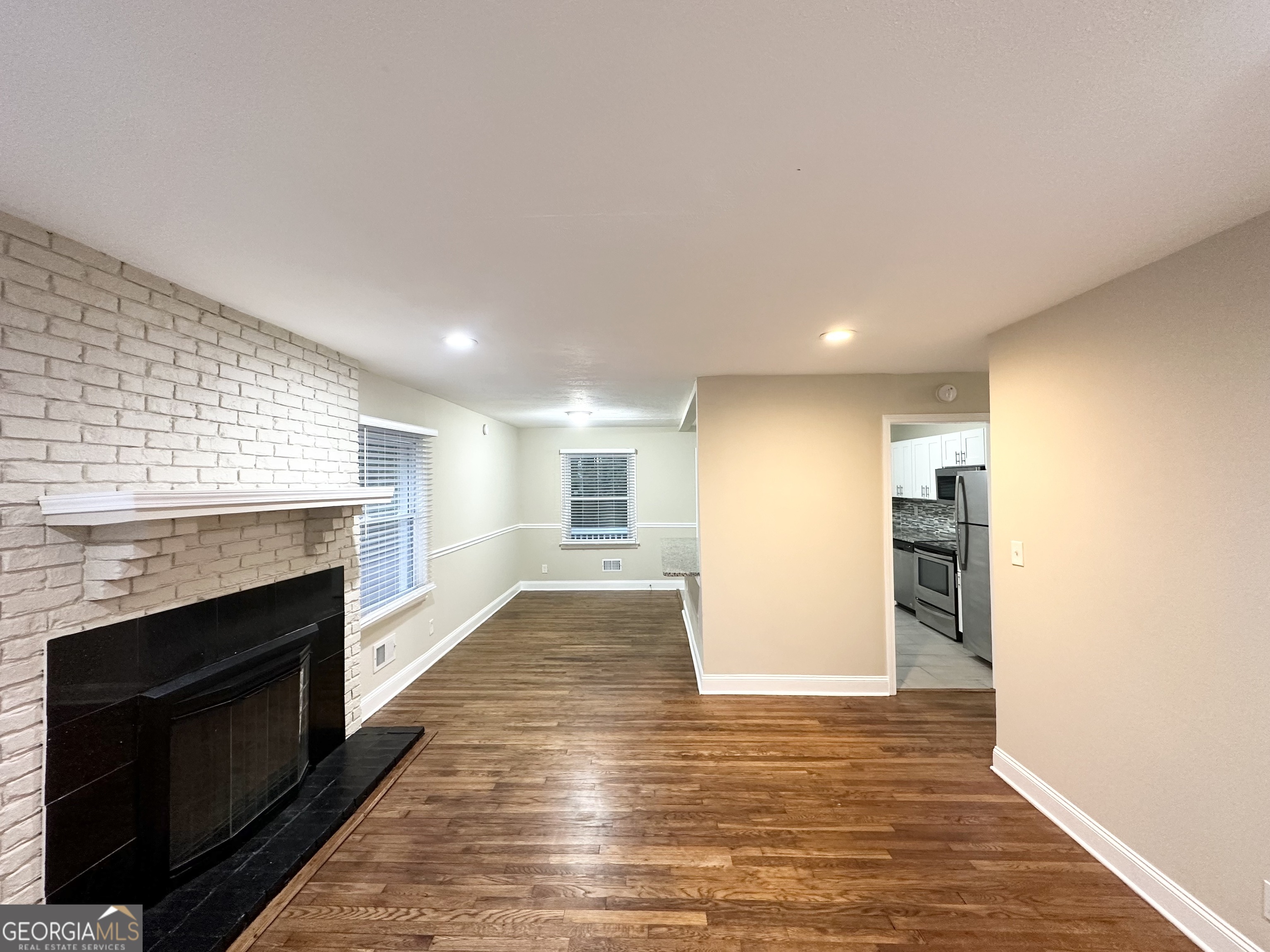 2965 Meadowview Drive Se Property Photo 2