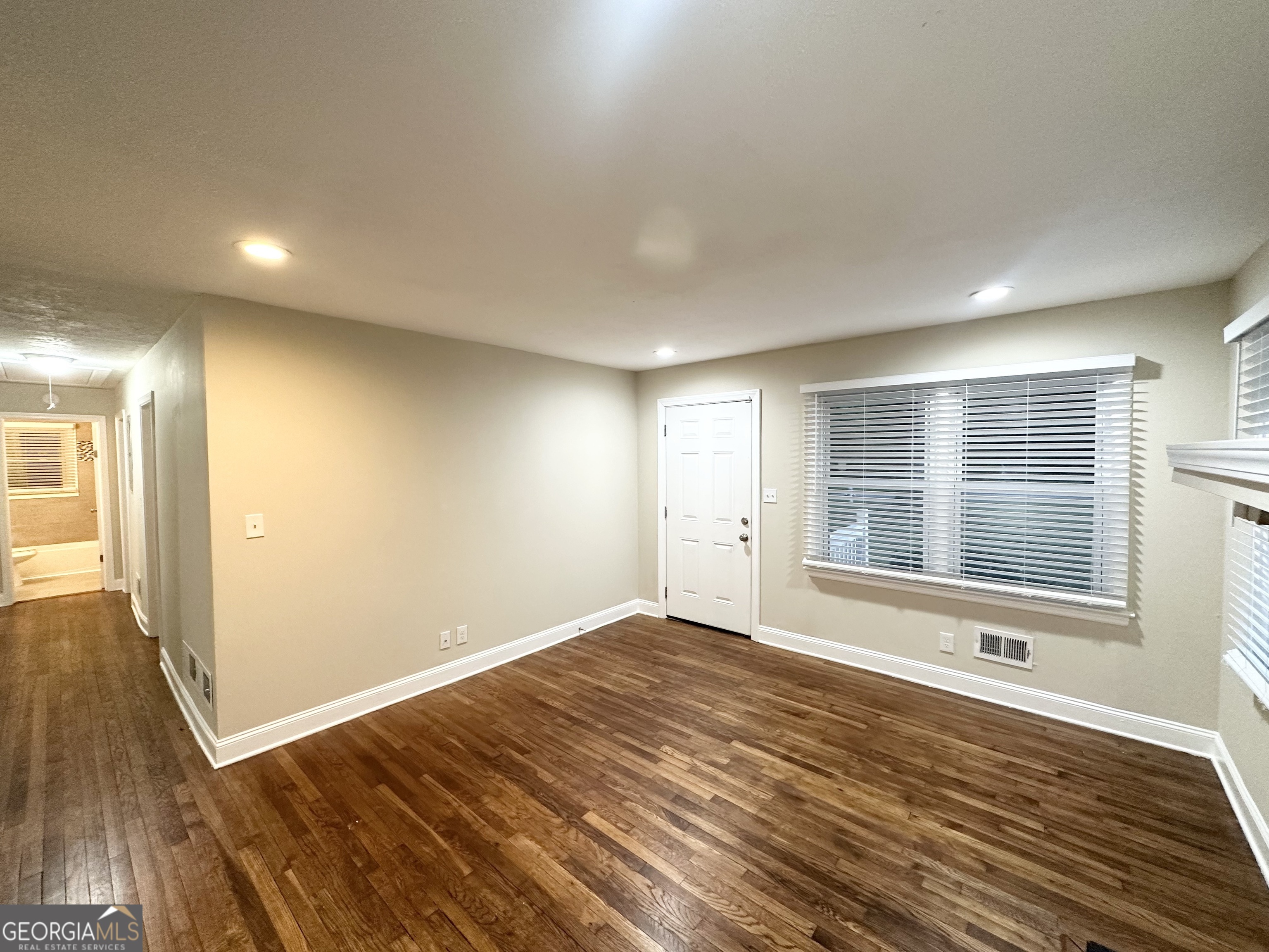 2965 Meadowview Drive Se Property Photo 4