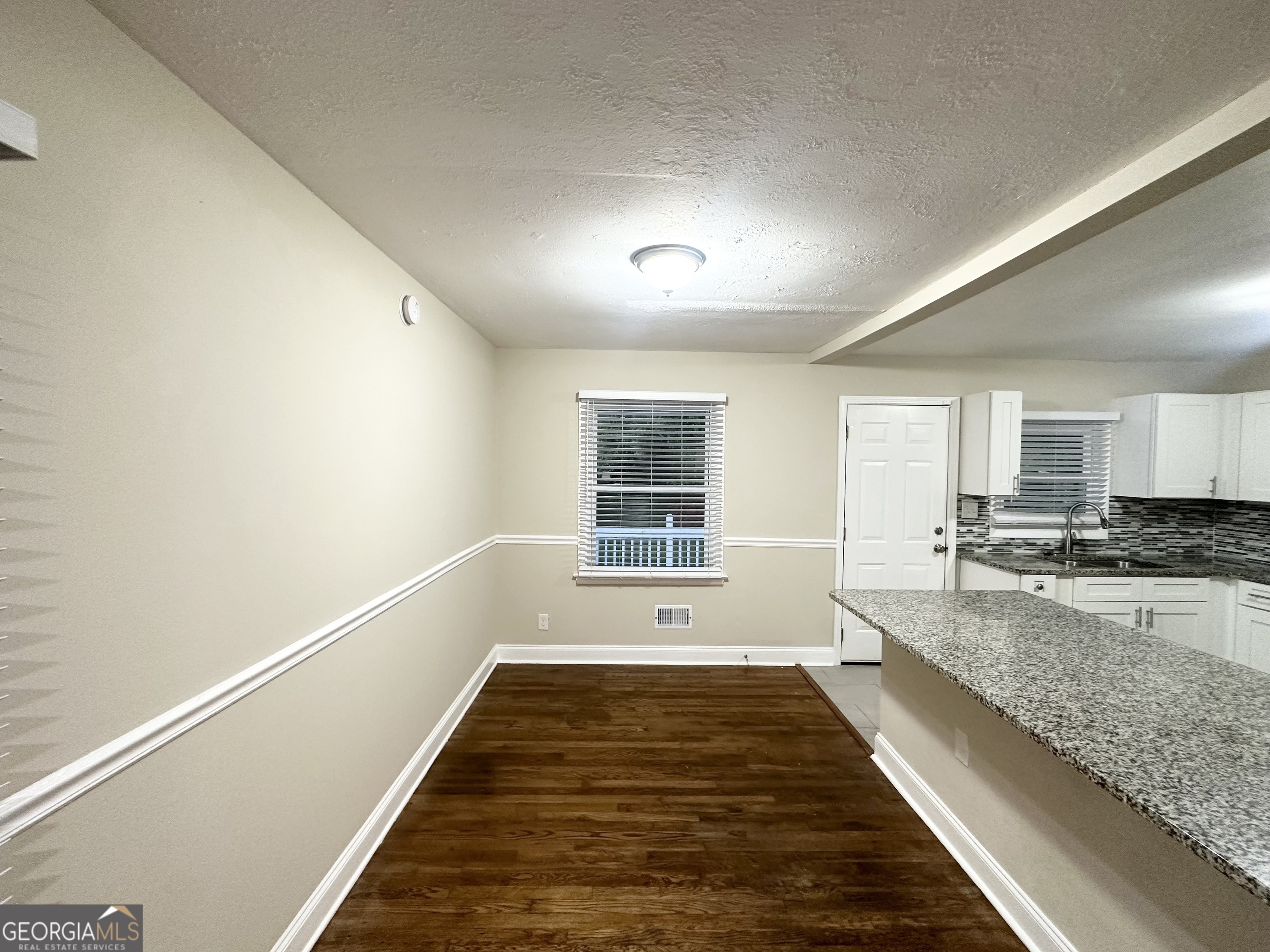 2965 Meadowview Drive Se Property Photo 5