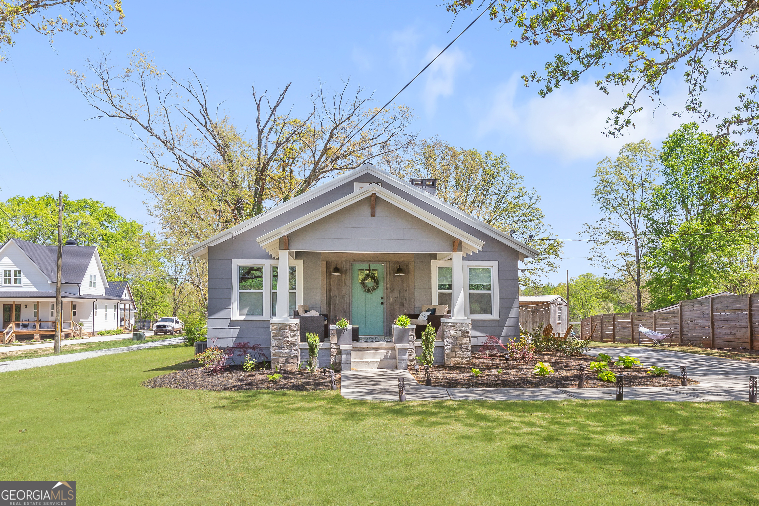 325 Lakeview Drive Property Photo