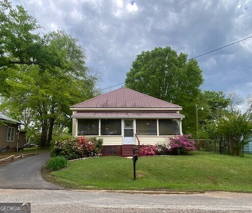 118 E 19th Street Property Photo