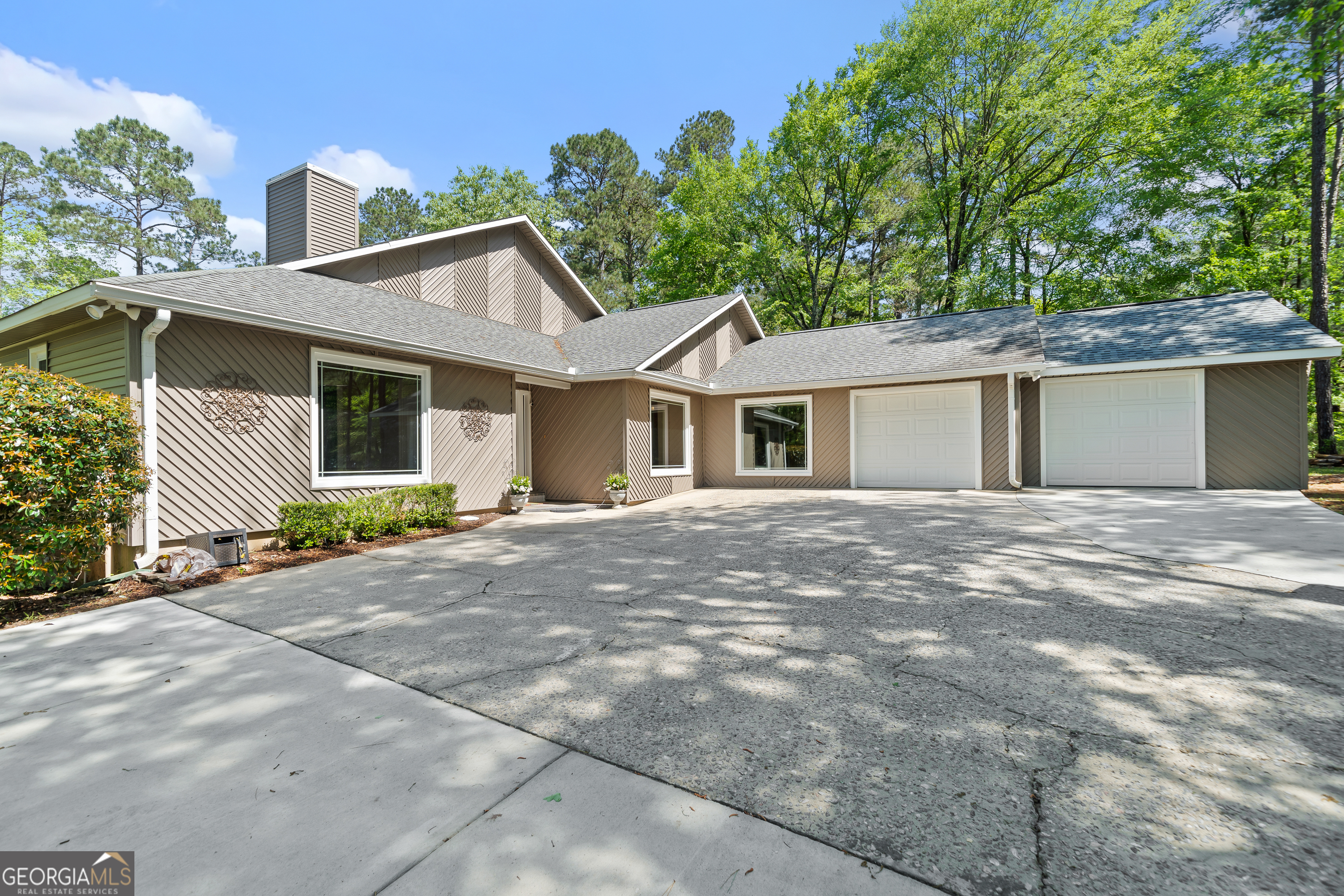 664 River North Boulevard Property Photo 1