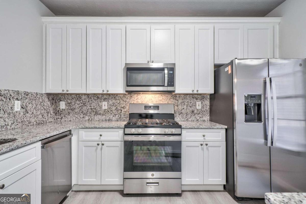 3844 Berkeley Crossing Property Photo
