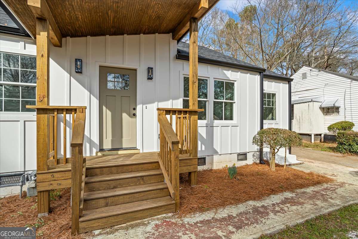1111 Edgefield Drive Sw Property Photo 1
