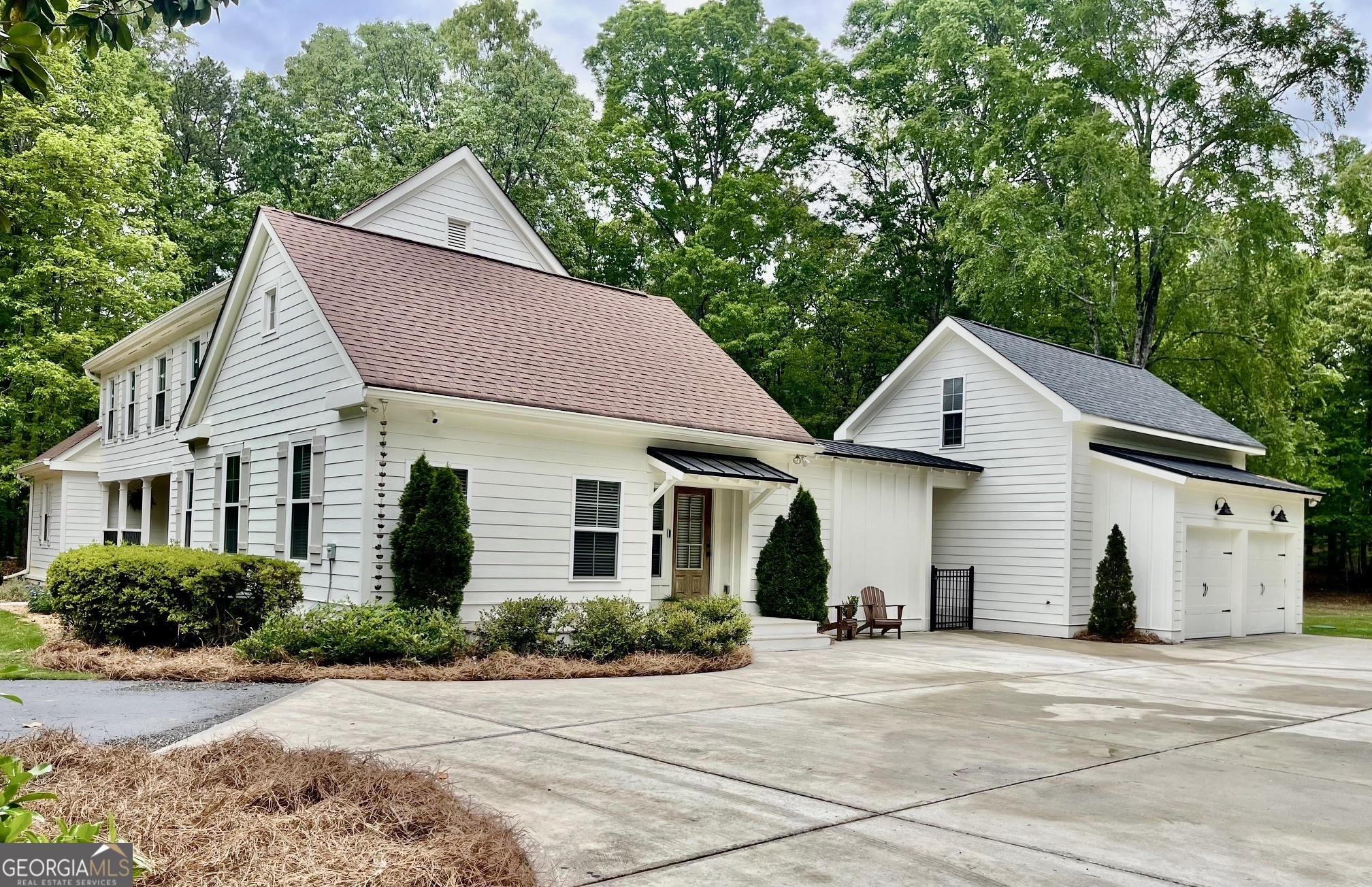 400 Peachtree Parkway Property Photo 1