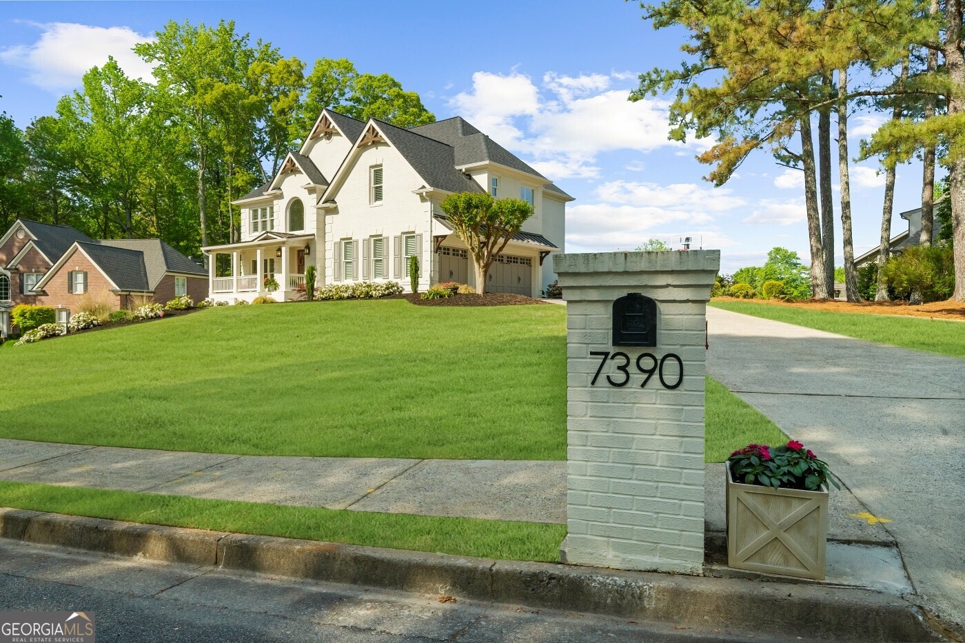 7390 Canter Run Property Photo 3