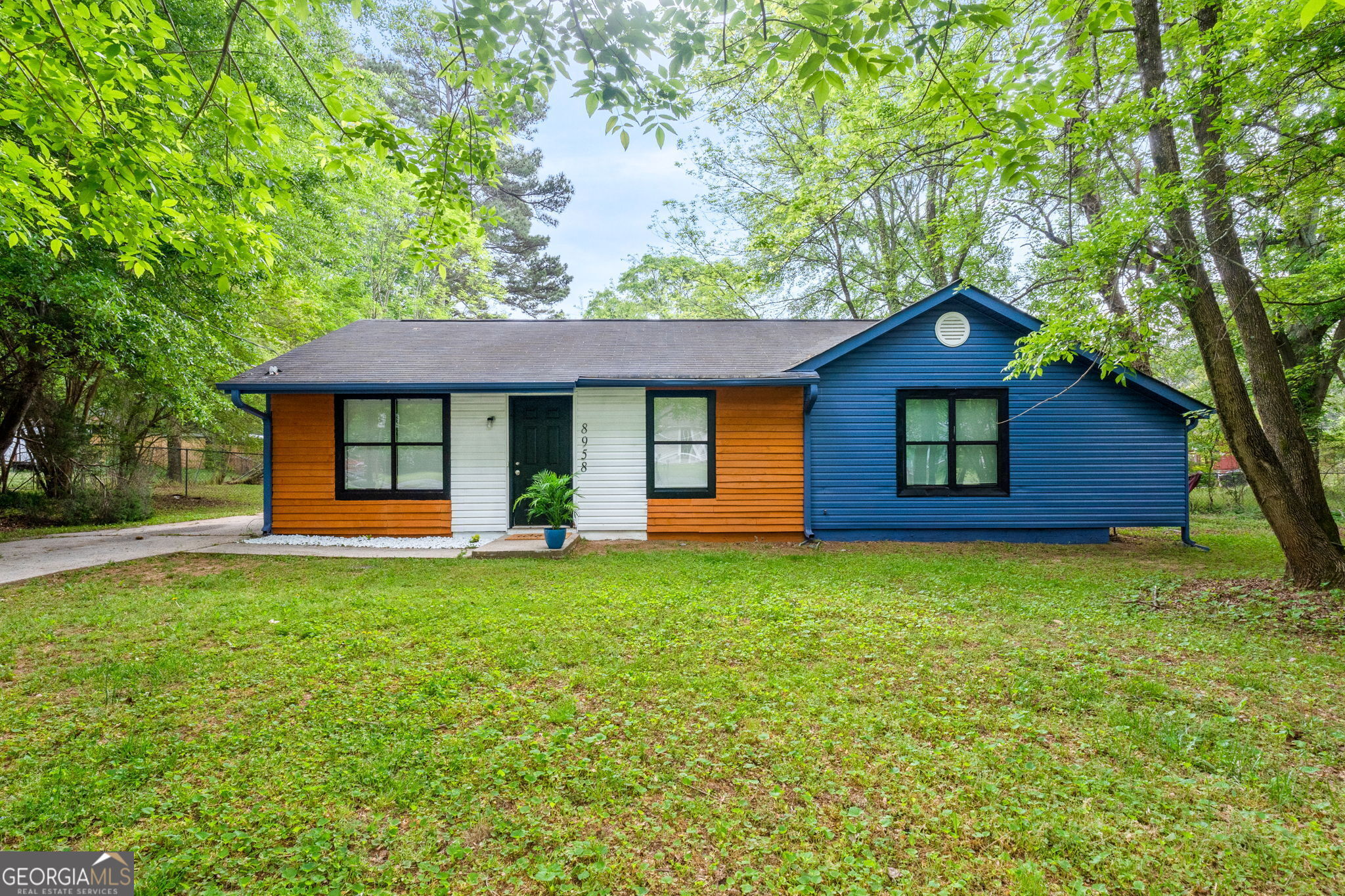 8958 Sterling Ridge Lane Property Photo 1