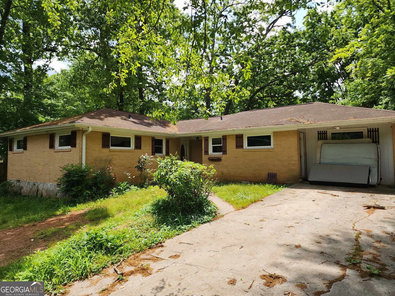 1321 Snapfinger Road Property Photo 1
