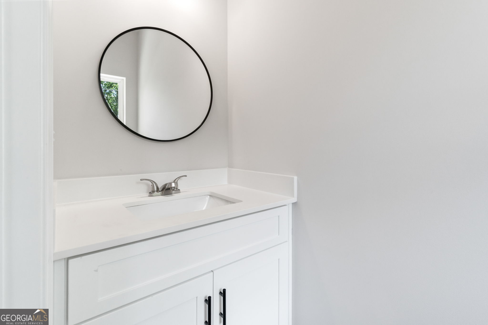 74 S Hill Street Property Photo 3