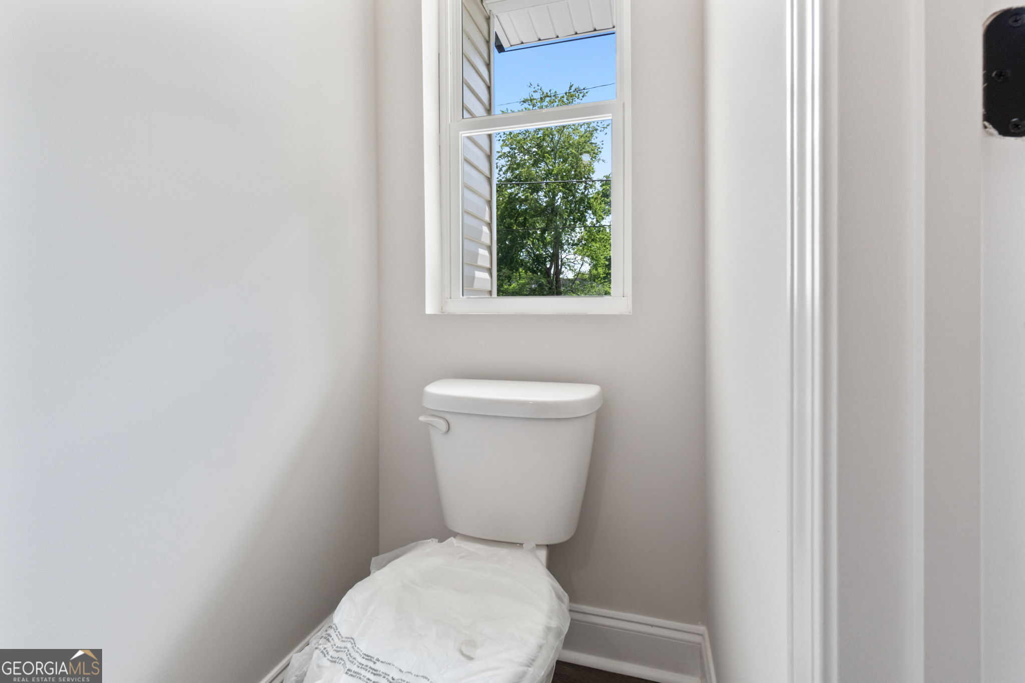 74 S Hill Street Property Photo 4