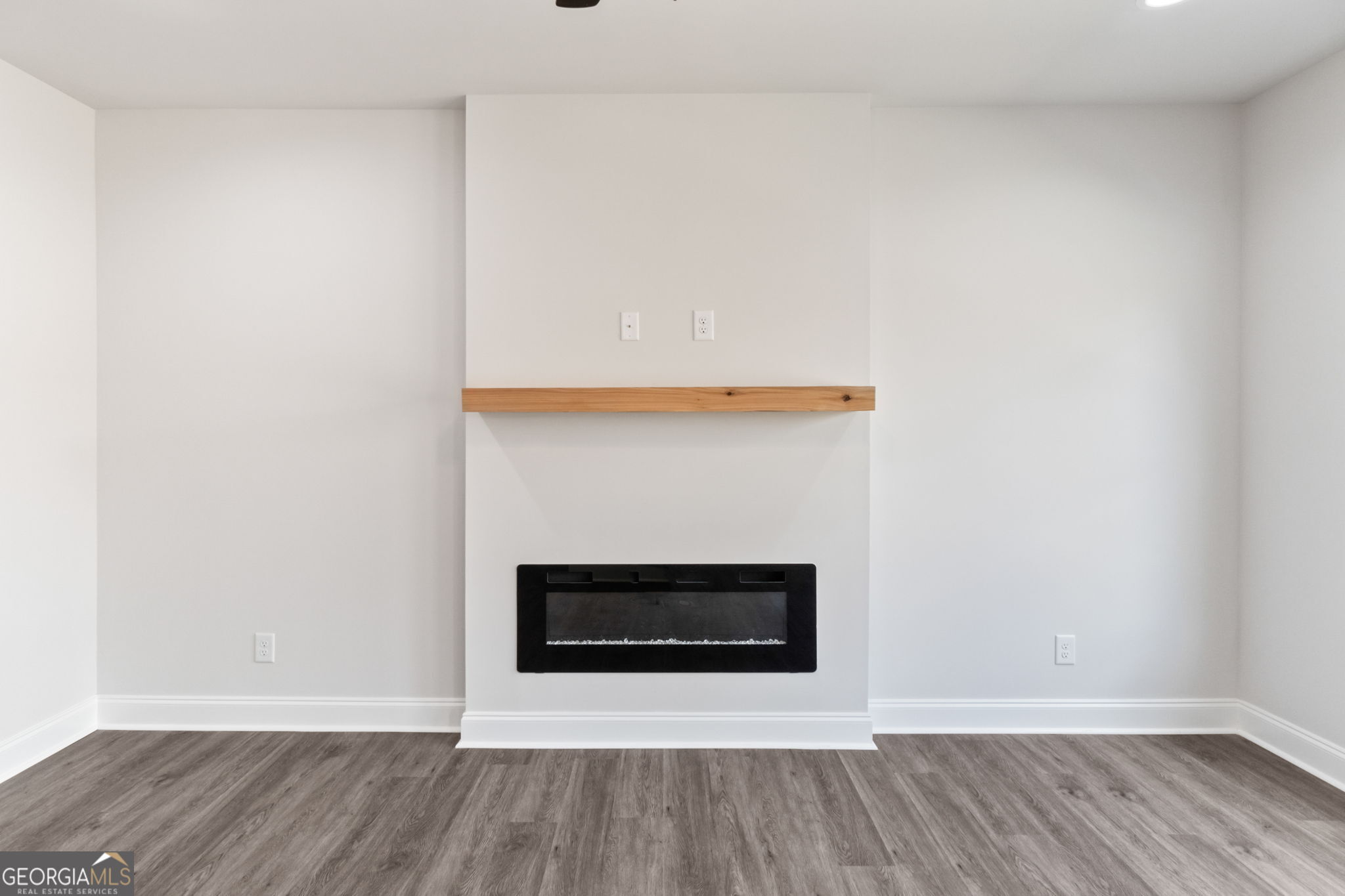 74 S Hill Street Property Photo 10