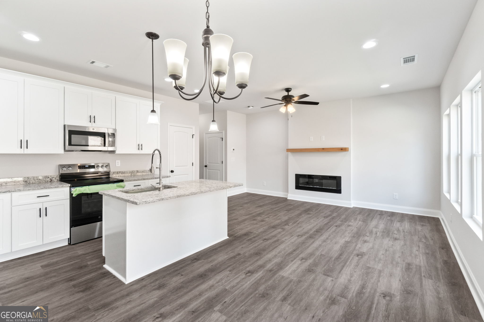 74 S Hill Street Property Photo 11