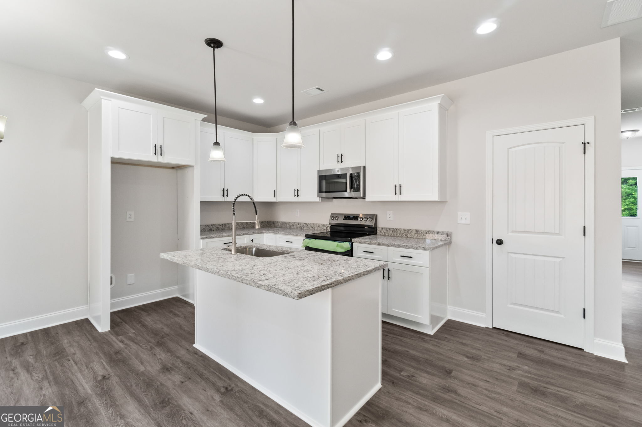 74 S Hill Street Property Photo 12