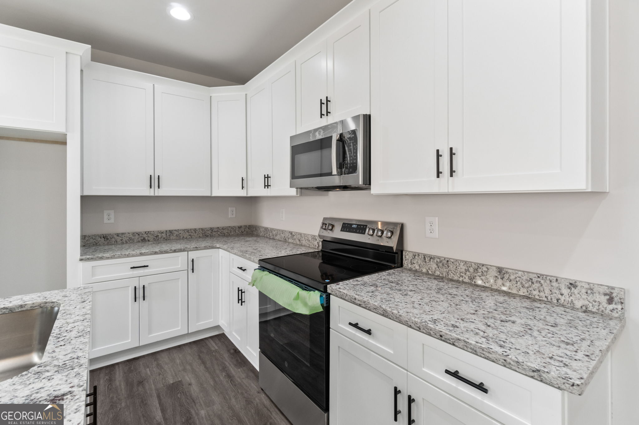 74 S Hill Street Property Photo 13