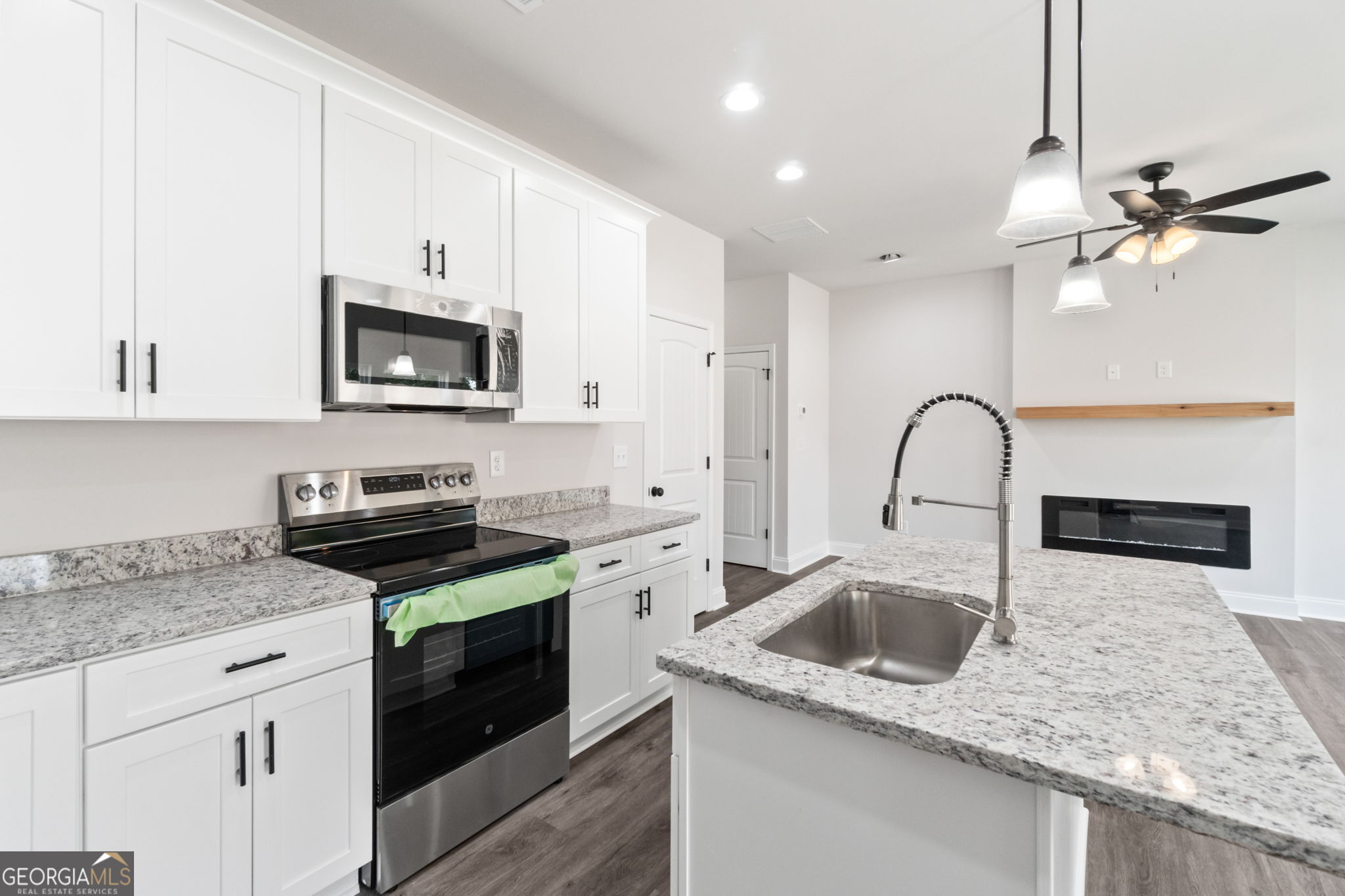 74 S Hill Street Property Photo 14