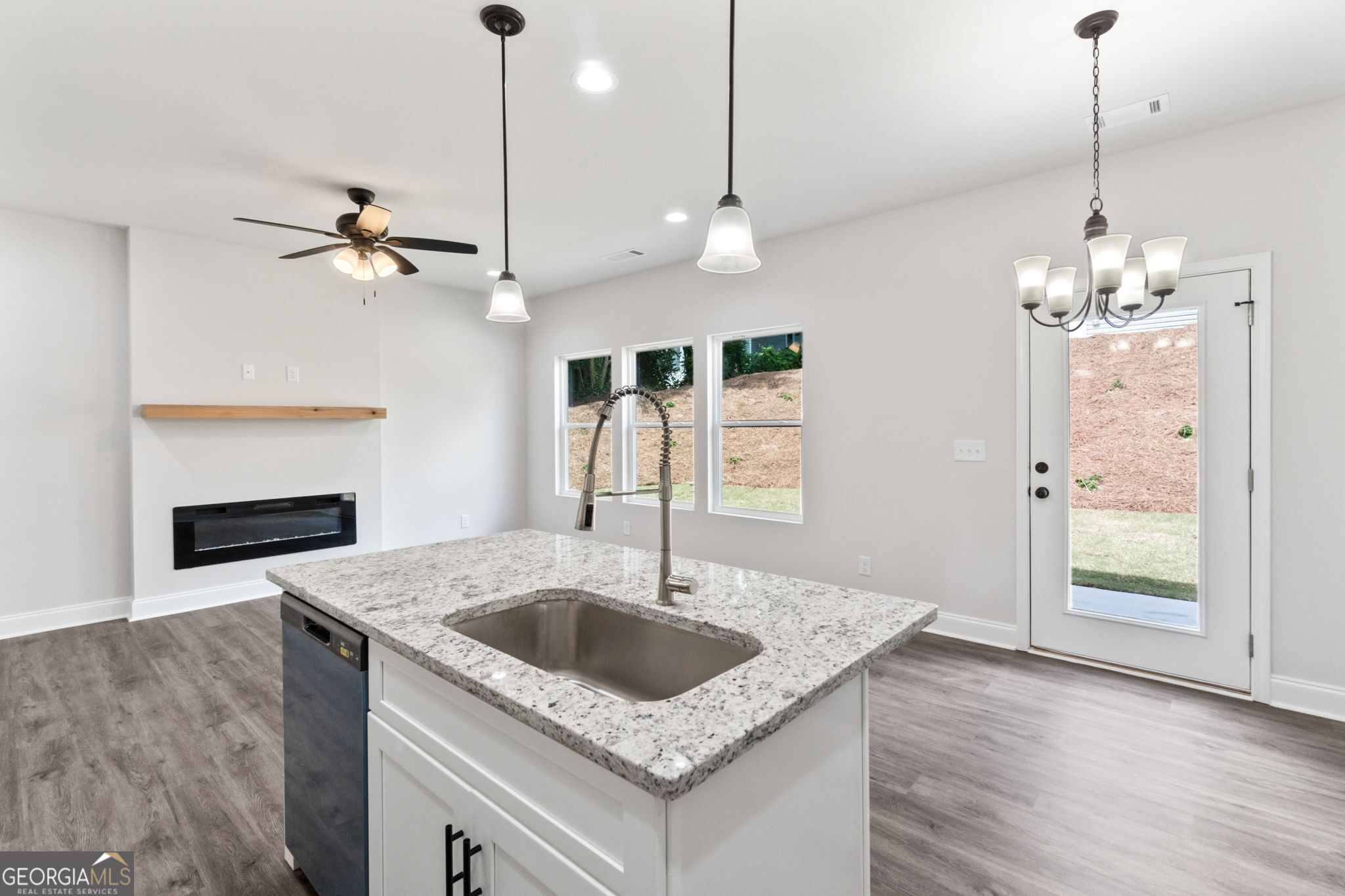 74 S Hill Street Property Photo 15