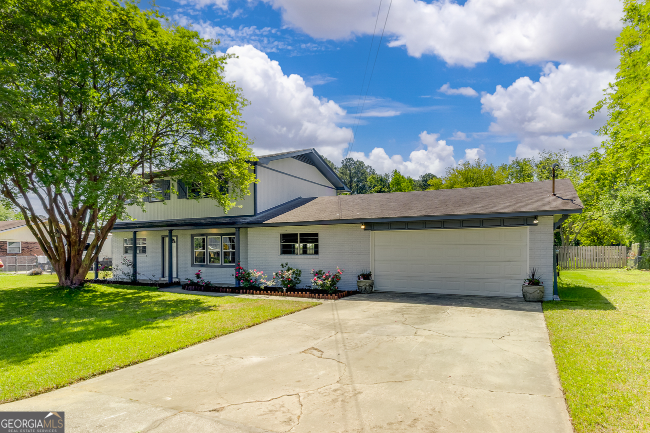 203 N Lake Drive Property Photo 1