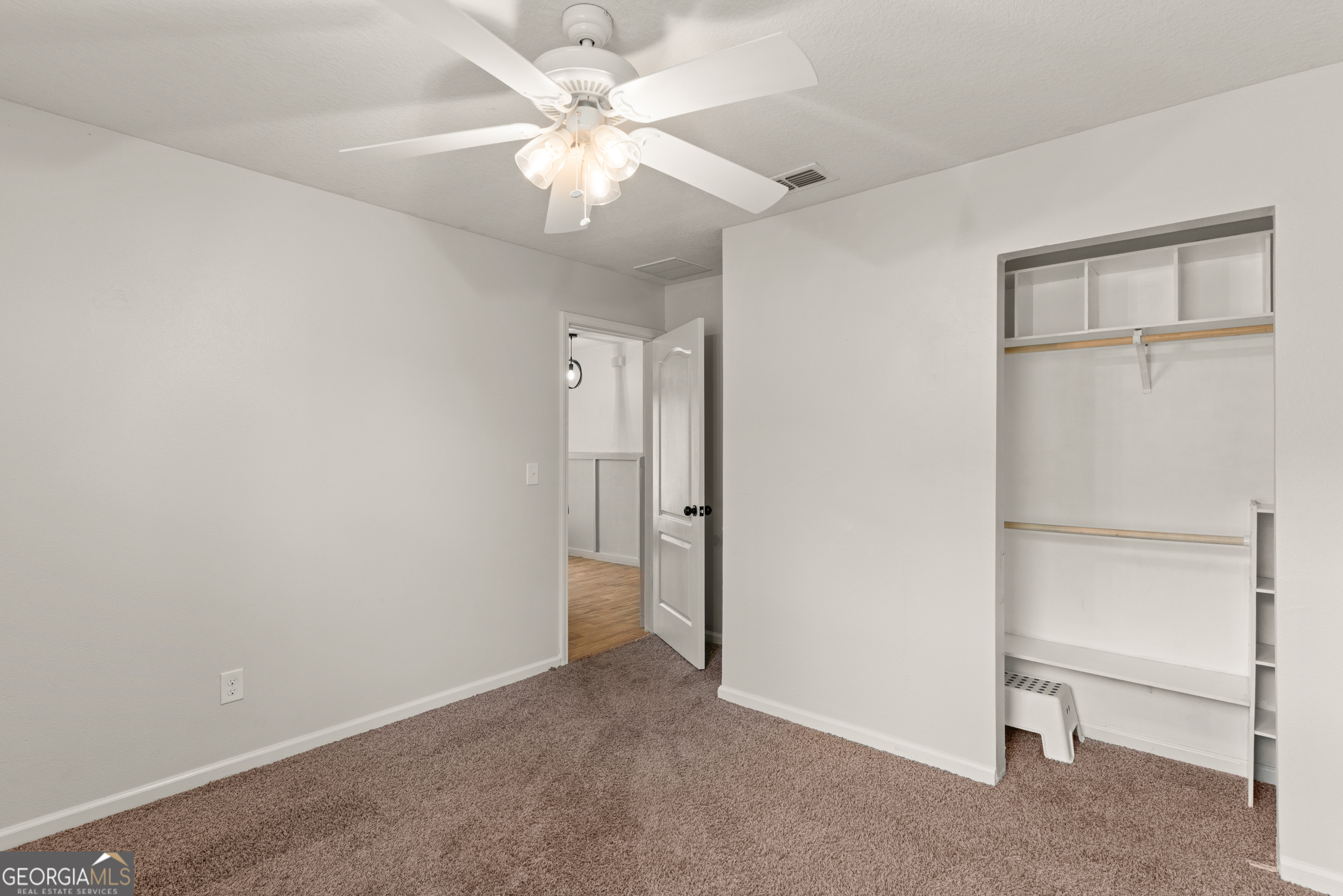 204 Hayworth Court Property Photo 4