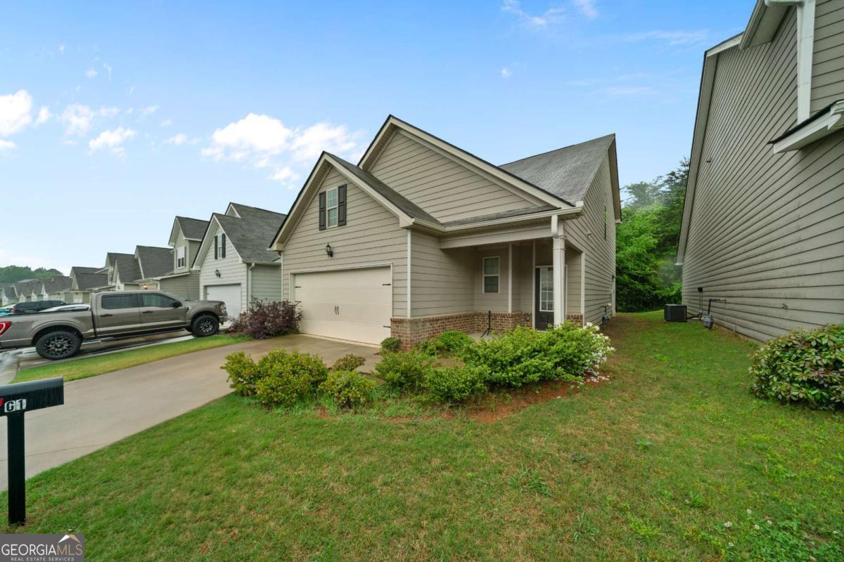 61 Castlemoor Loop Property Photo 1