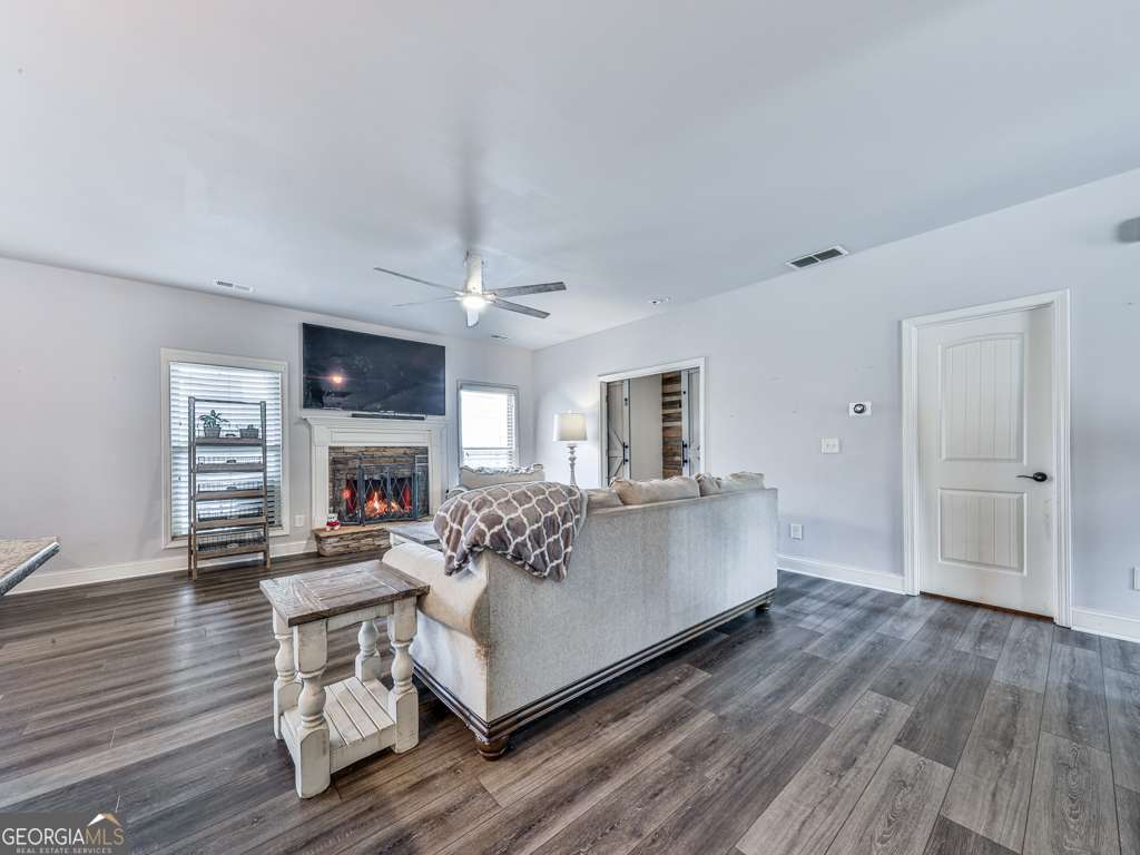 169 Oakley Way Property Photo 8