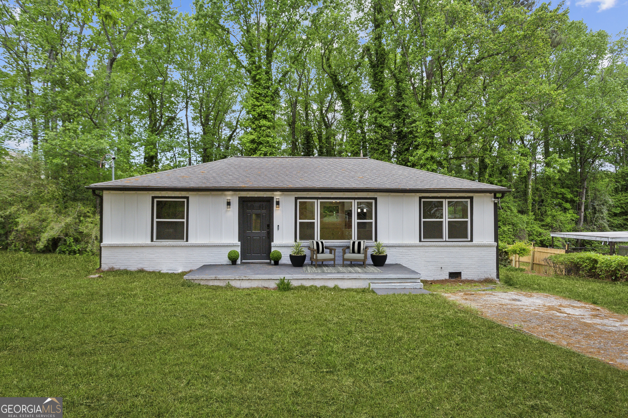2554 Gordon Circle Se Property Photo 1
