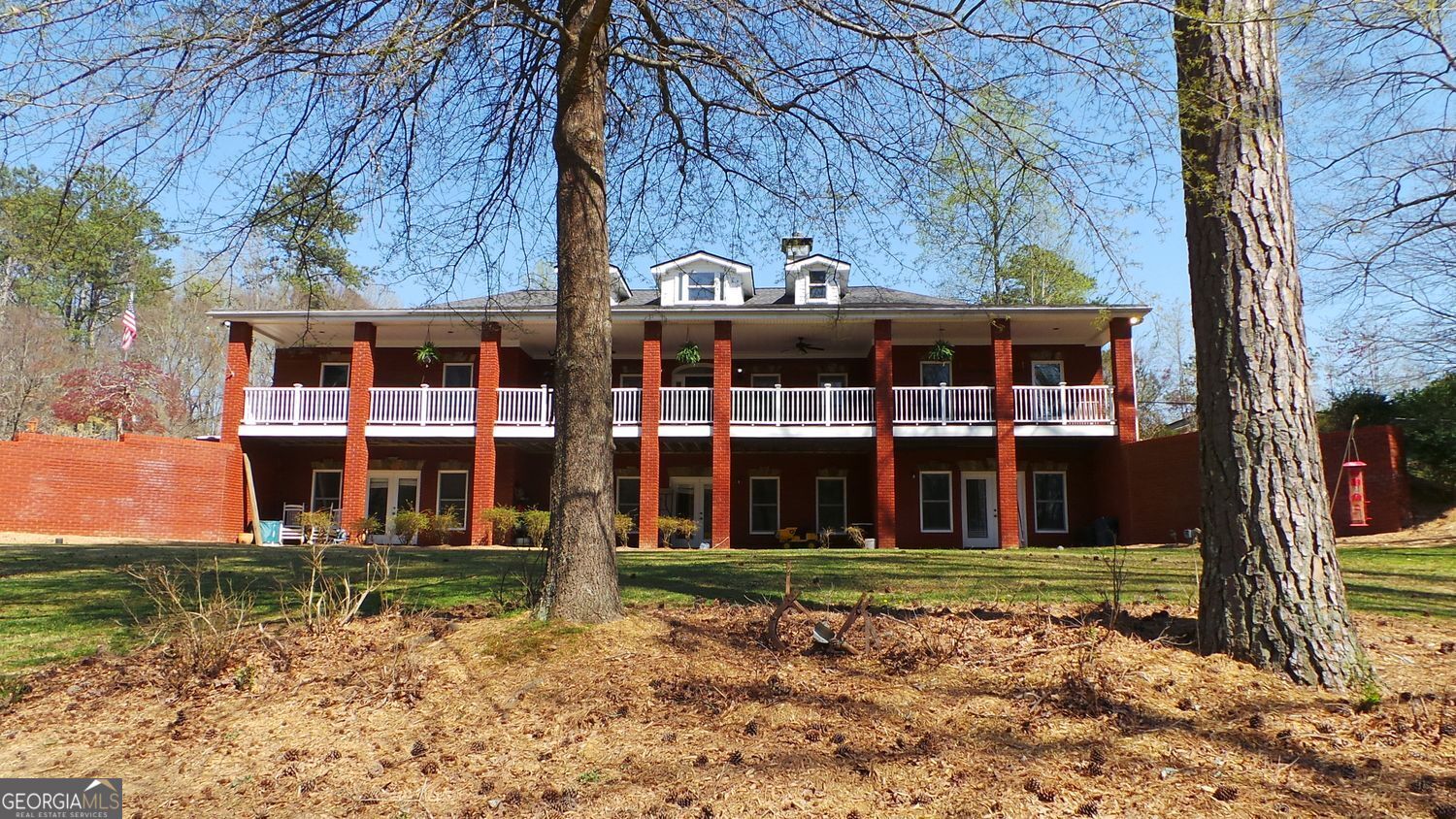7180 Westray Road Property Photo