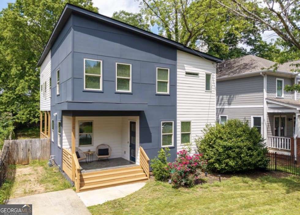 210 Locust Street Ne Property Photo 1