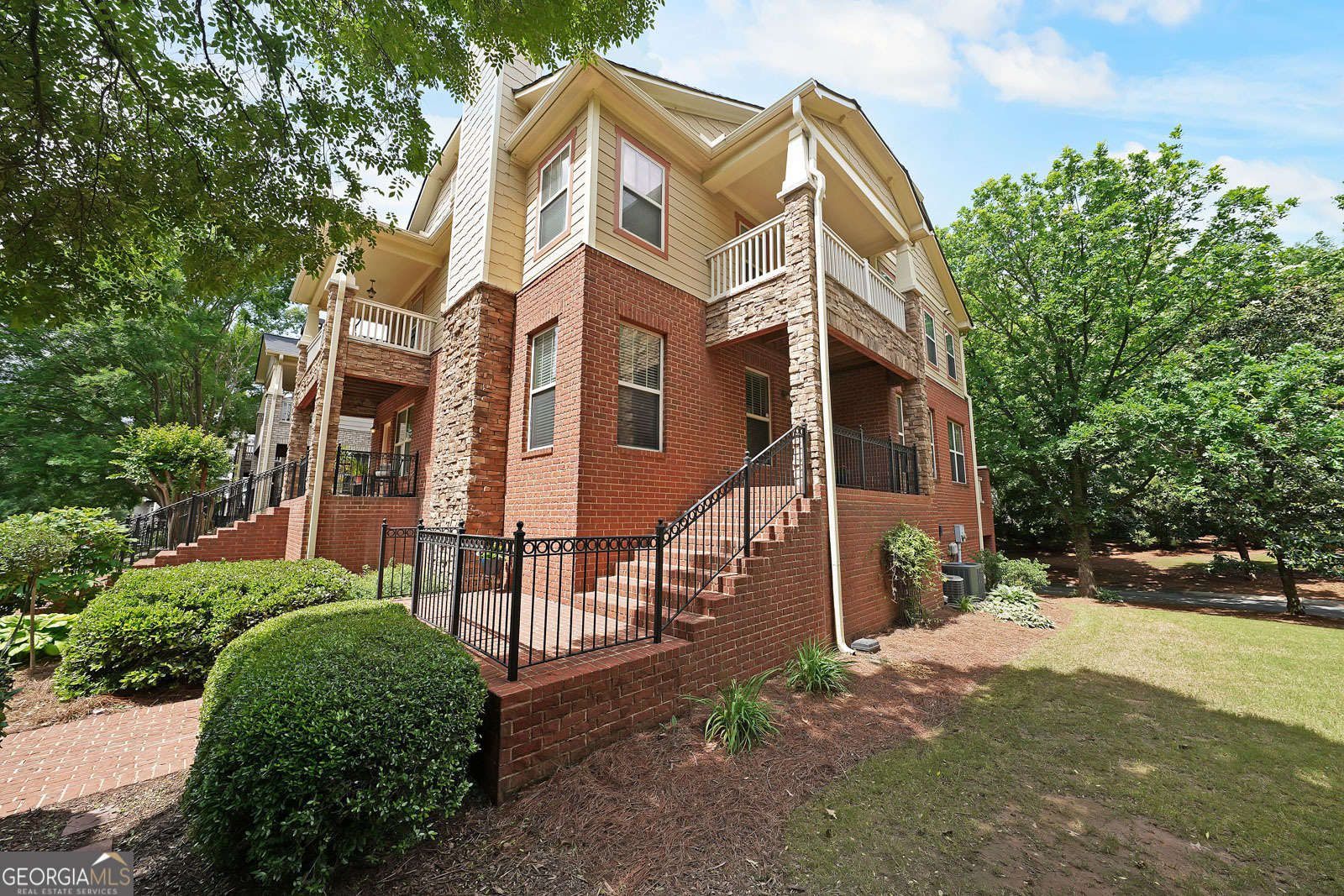718 Province Place Se Property Photo 1