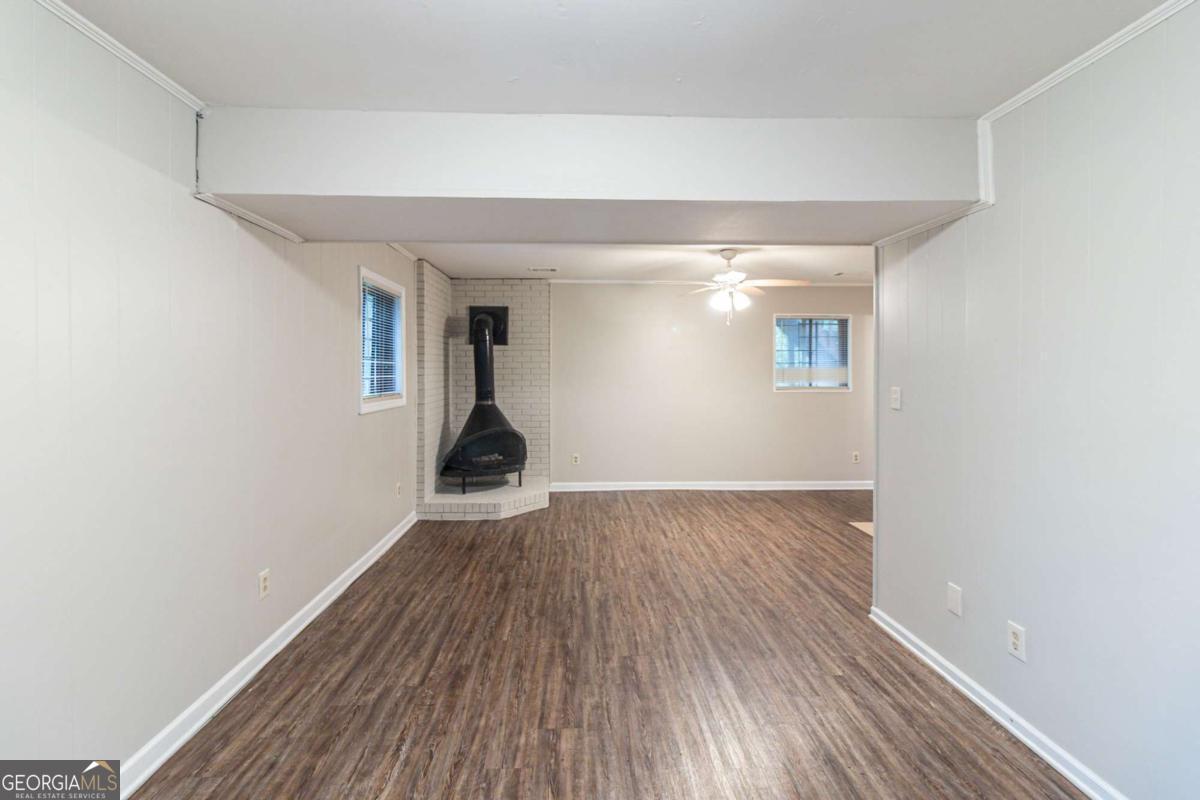 5802 Oakleaf Drive Property Photo 4